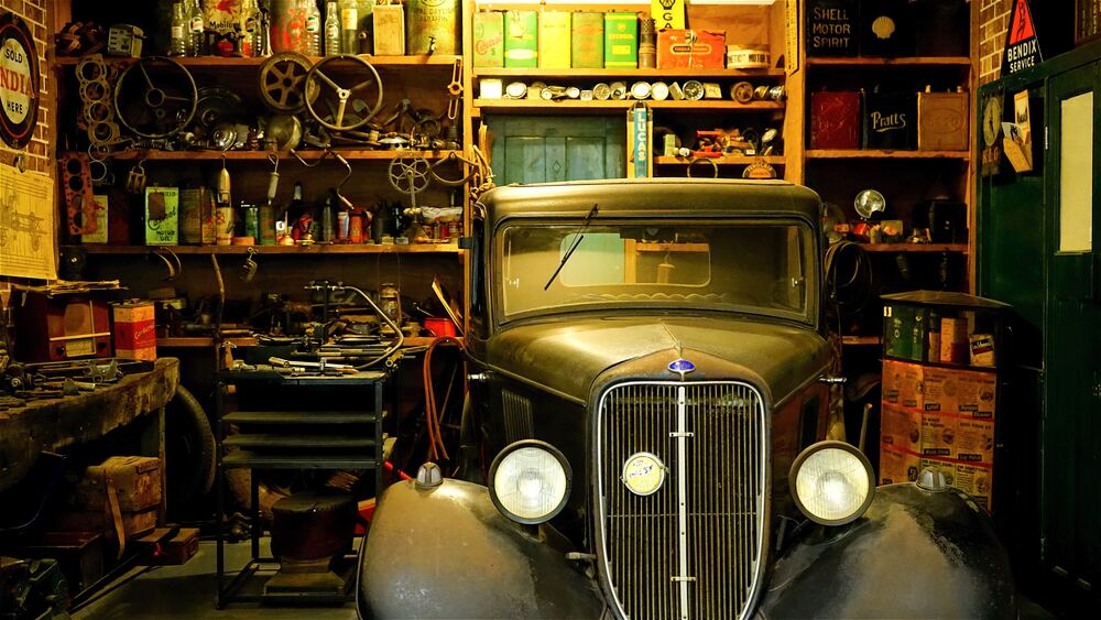 Garage encombré avant débarras